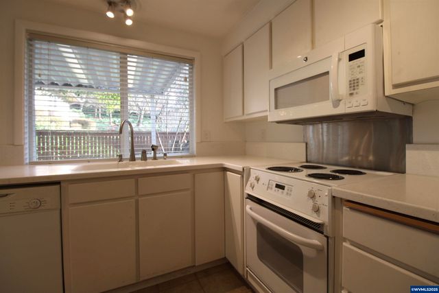 1035 Chestnut St NW, Salem, OR 97304