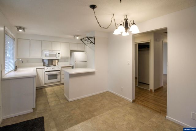 1035 Chestnut St NW, Salem, OR 97304