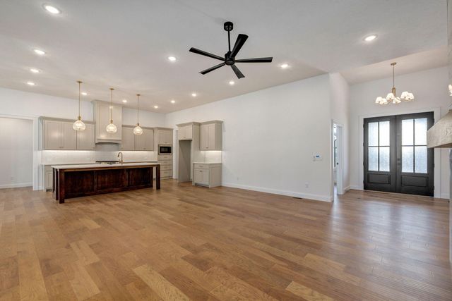 5447 E Wild Horse Drive, Springfield, MO 65802