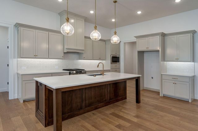 5447 E Wild Horse Drive, Springfield, MO 65802