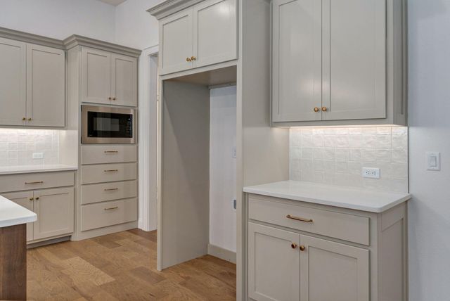 5447 E Wild Horse Drive, Springfield, MO 65802