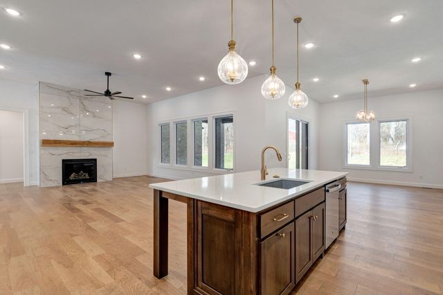 5447 E Wild Horse Drive, Springfield, MO 65802