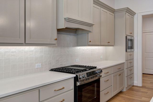 5447 E Wild Horse Drive, Springfield, MO 65802