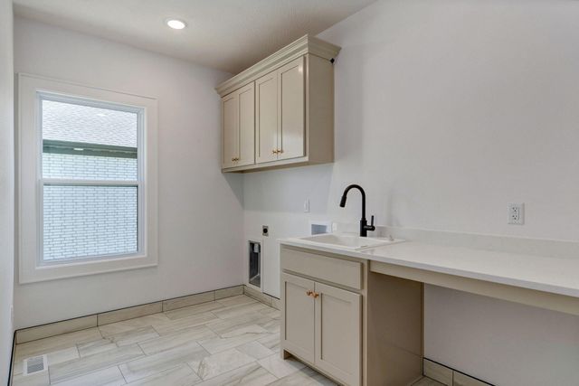 5447 E Wild Horse Drive, Springfield, MO 65802