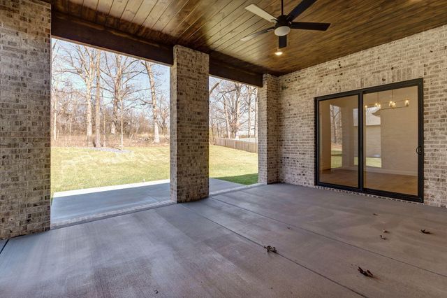 5447 E Wild Horse Drive, Springfield, MO 65802