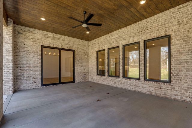 5447 E Wild Horse Drive, Springfield, MO 65802