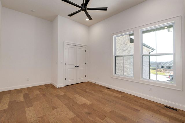 5447 E Wild Horse Drive, Springfield, MO 65802