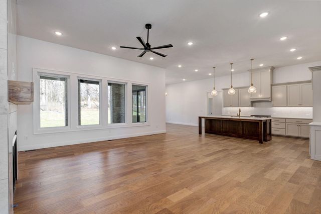 5447 E Wild Horse Drive, Springfield, MO 65802