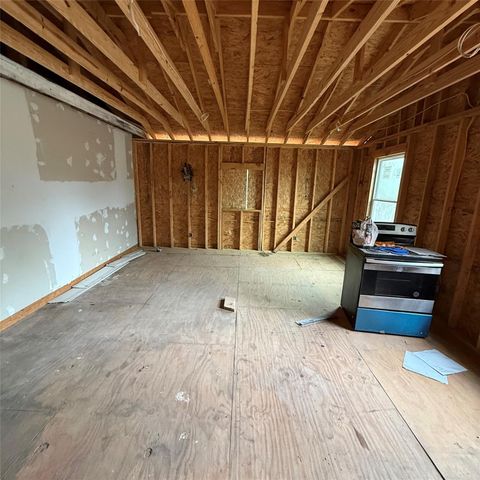 26113 Tyler Park, Bedias, TX 77831