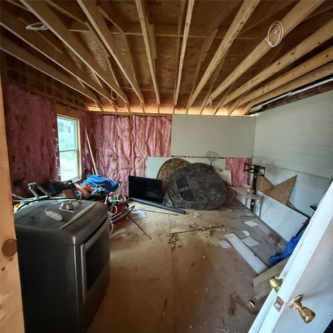 26113 Tyler Park, Bedias, TX 77831