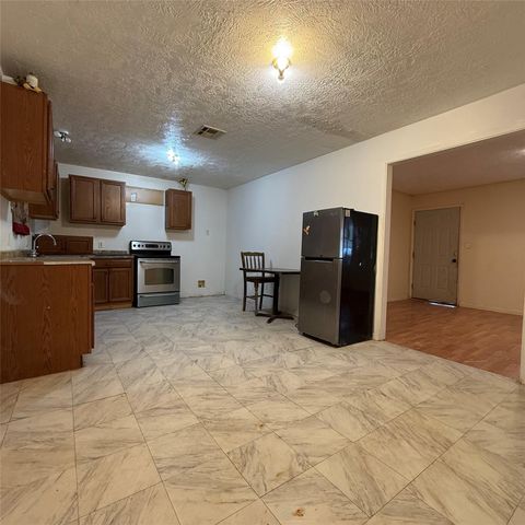 26113 Tyler Park, Bedias, TX 77831