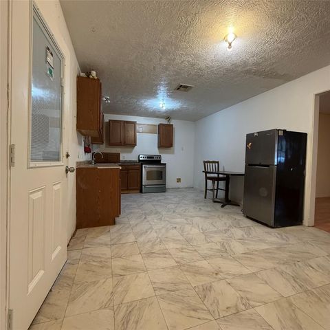 26113 Tyler Park, Bedias, TX 77831