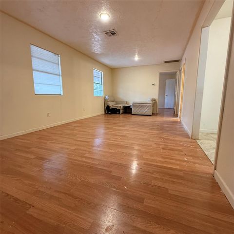 26113 Tyler Park, Bedias, TX 77831