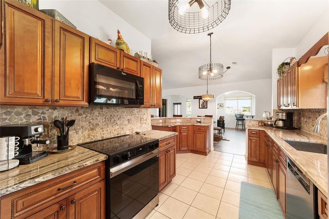 5751 NW 25TH LOOP, Ocala, FL 34482