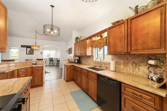 5751 NW 25TH LOOP, Ocala, FL 34482