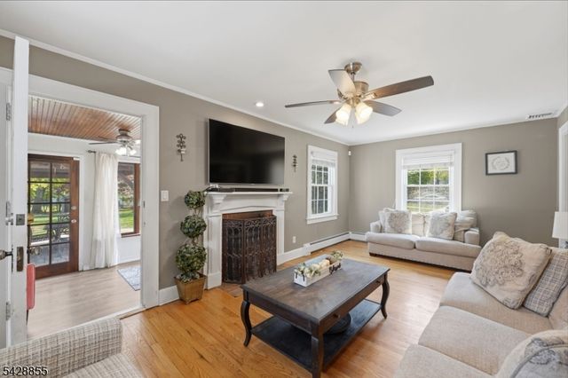 221 Maple Ter, North Plainfield Boro, NJ 07060