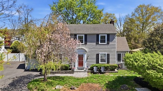 221 Maple Ter, North Plainfield Boro, NJ 07060