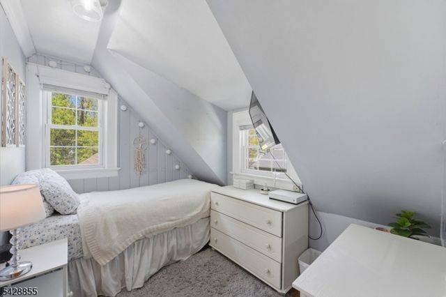 221 Maple Ter, North Plainfield Boro, NJ 07060