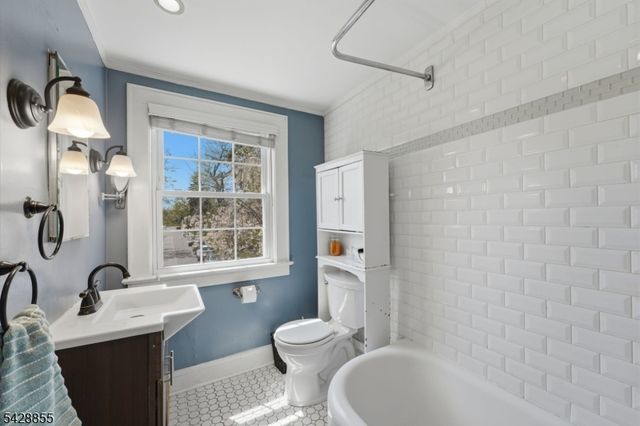 221 Maple Ter, North Plainfield Boro, NJ 07060