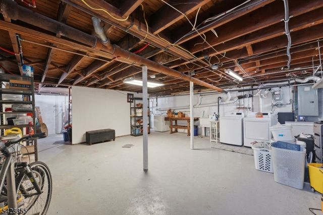 221 Maple Ter, North Plainfield Boro, NJ 07060