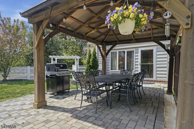 221 Maple Ter, North Plainfield Boro, NJ 07060