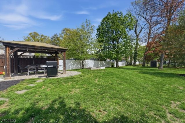 221 Maple Ter, North Plainfield Boro, NJ 07060