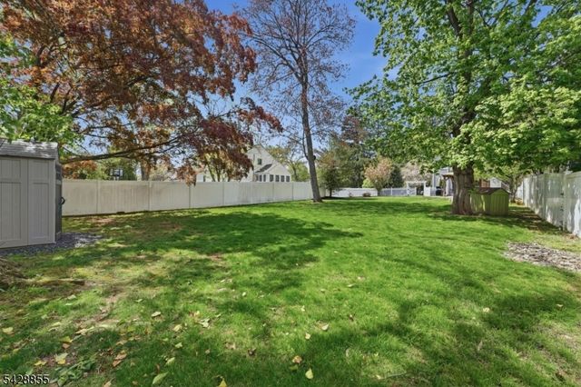 221 Maple Ter, North Plainfield Boro, NJ 07060