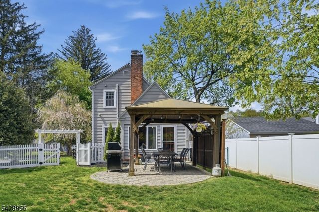 221 Maple Ter, North Plainfield Boro, NJ 07060