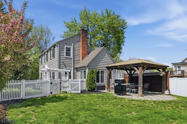221 Maple Ter, North Plainfield Boro, NJ 07060