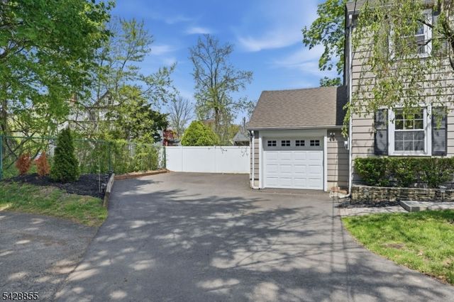 221 Maple Ter, North Plainfield Boro, NJ 07060