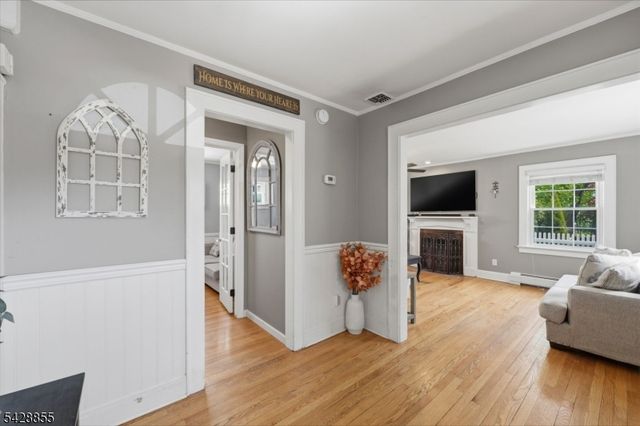 221 Maple Ter, North Plainfield Boro, NJ 07060