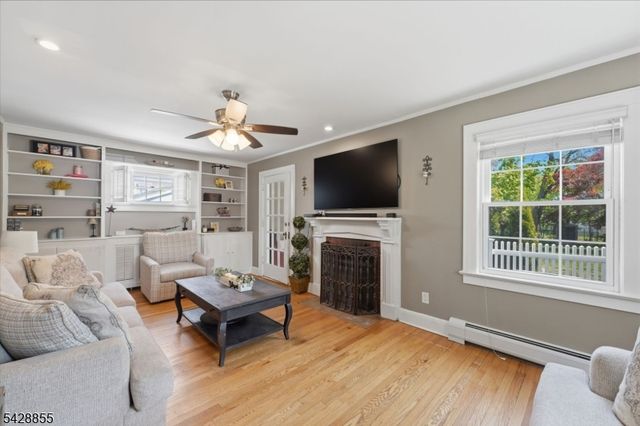 221 Maple Ter, North Plainfield Boro, NJ 07060