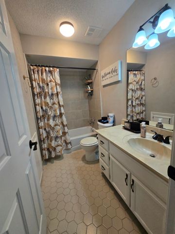 7065 PETTEN DR, Memphis, TN 38133