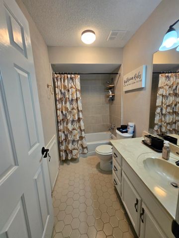 7065 PETTEN DR, Memphis, TN 38133