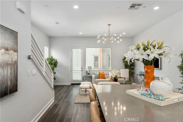 231 Elm Avenue, Long Beach, CA 90802