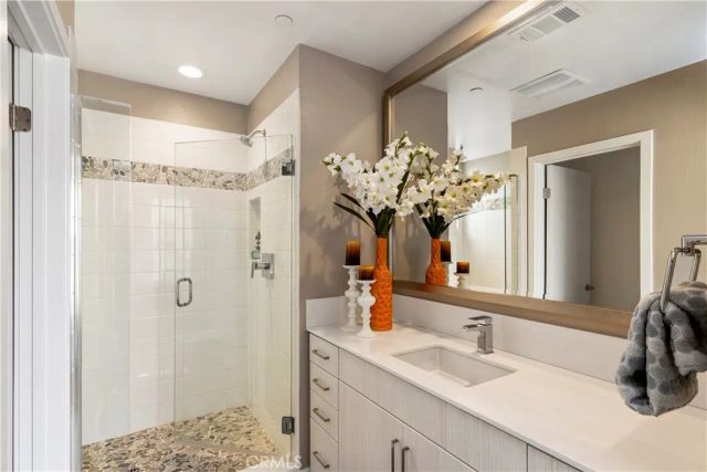 231 Elm Avenue, Long Beach, CA 90802