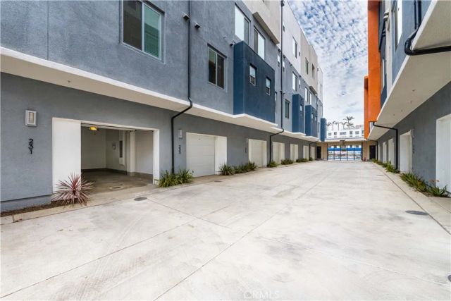 231 Elm Avenue, Long Beach, CA 90802