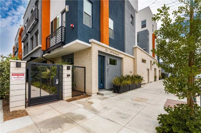 231 Elm Avenue, Long Beach, CA 90802