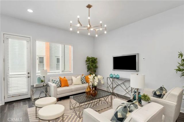 231 Elm Avenue, Long Beach, CA 90802