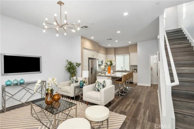 231 Elm Avenue, Long Beach, CA 90802