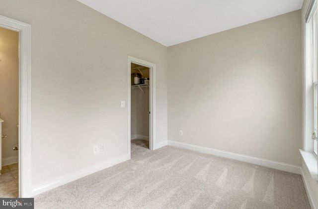 8854 ORCHARD LN, Manassas, VA 20110