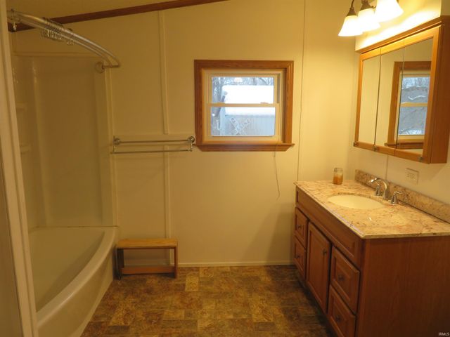 6295 LOGANSPORT Road, Logansport, IN 46947