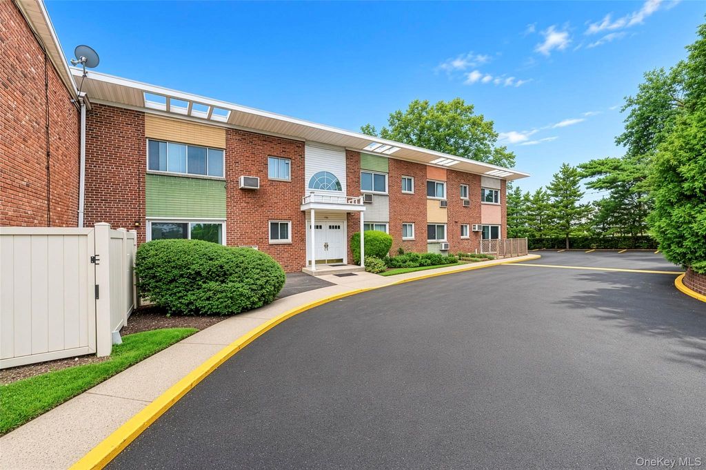 263 N Newbridge Road, Levittown, NY 11756 — photo 2