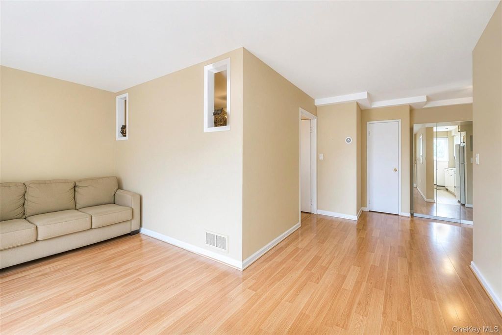 263 N Newbridge Road, Levittown, NY 11756 — photo 4