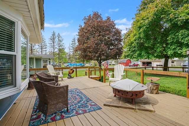 50085 E Lake Shore Drive, Dowagiac, MI 49047