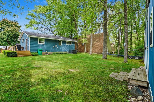 50085 E Lake Shore Drive, Dowagiac, MI 49047
