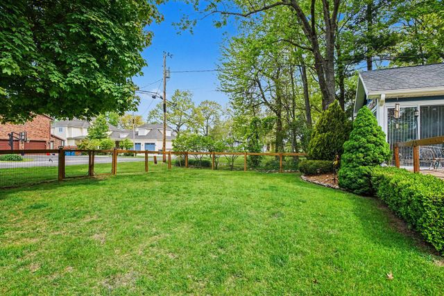 50085 E Lake Shore Drive, Dowagiac, MI 49047