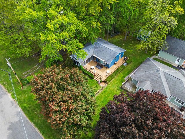50085 E Lake Shore Drive, Dowagiac, MI 49047