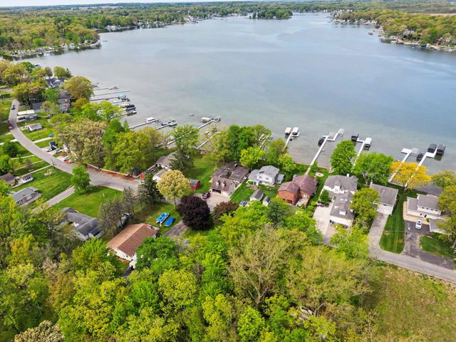 50085 E Lake Shore Drive, Dowagiac, MI 49047