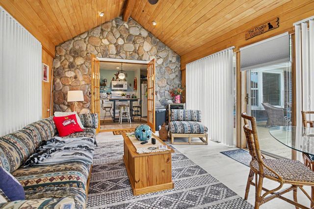 50085 E Lake Shore Drive, Dowagiac, MI 49047